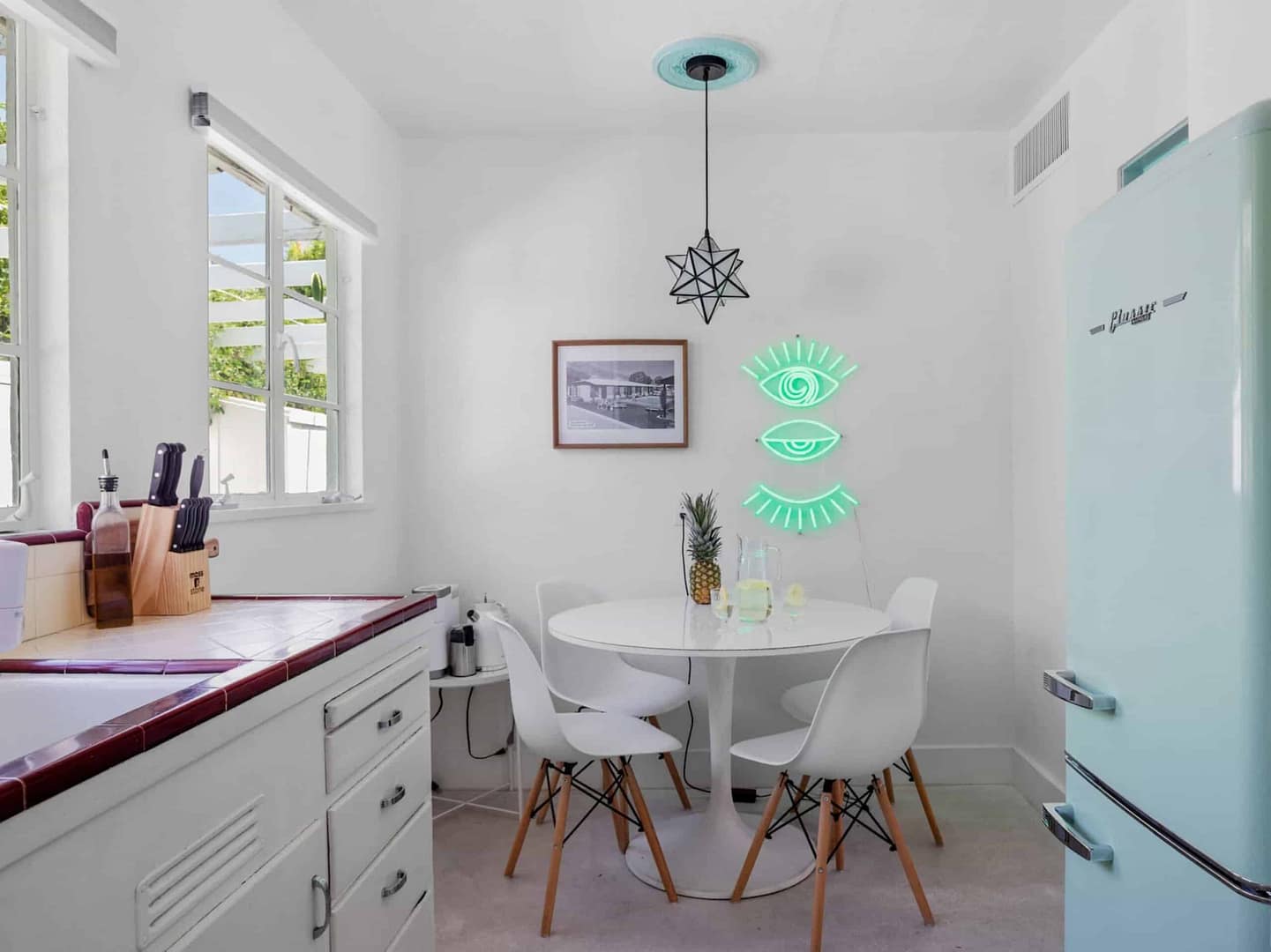 SOS Modern dining