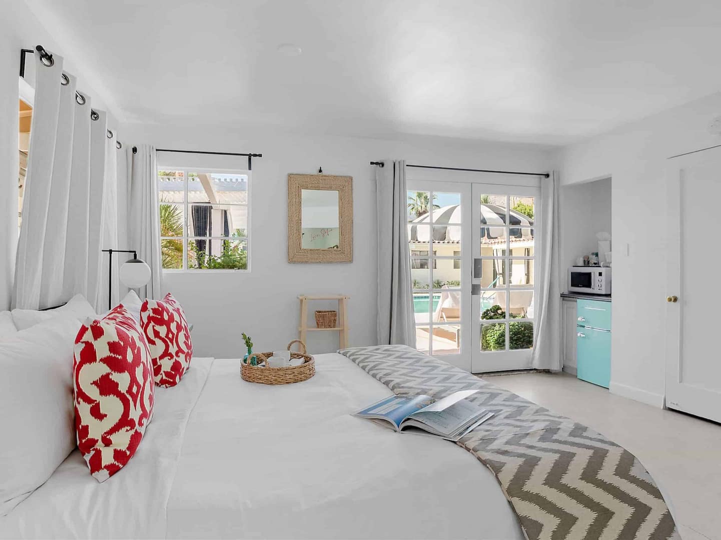 SOS Elegant room