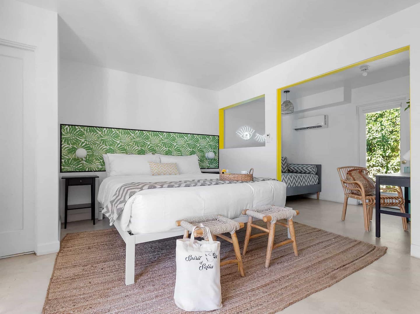 SOS cozy bedroom