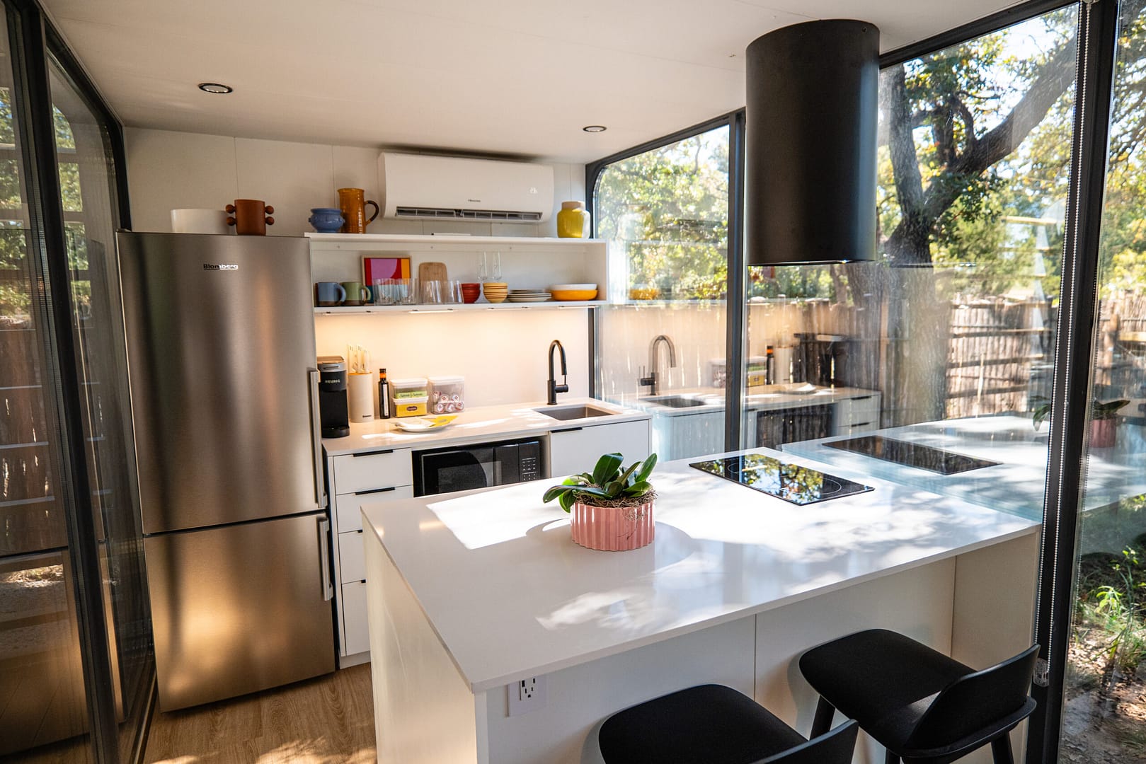 ParcBlu Unit #11 Favored Glass house (15)