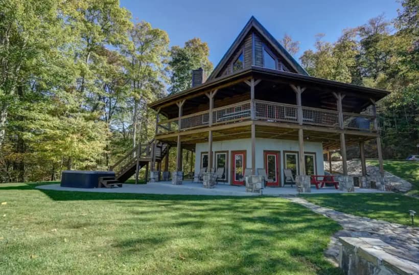 Lookout Lodge cabin at Elk Hollow Resort