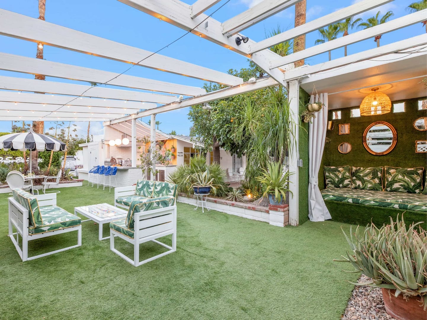 Garden-view siting area