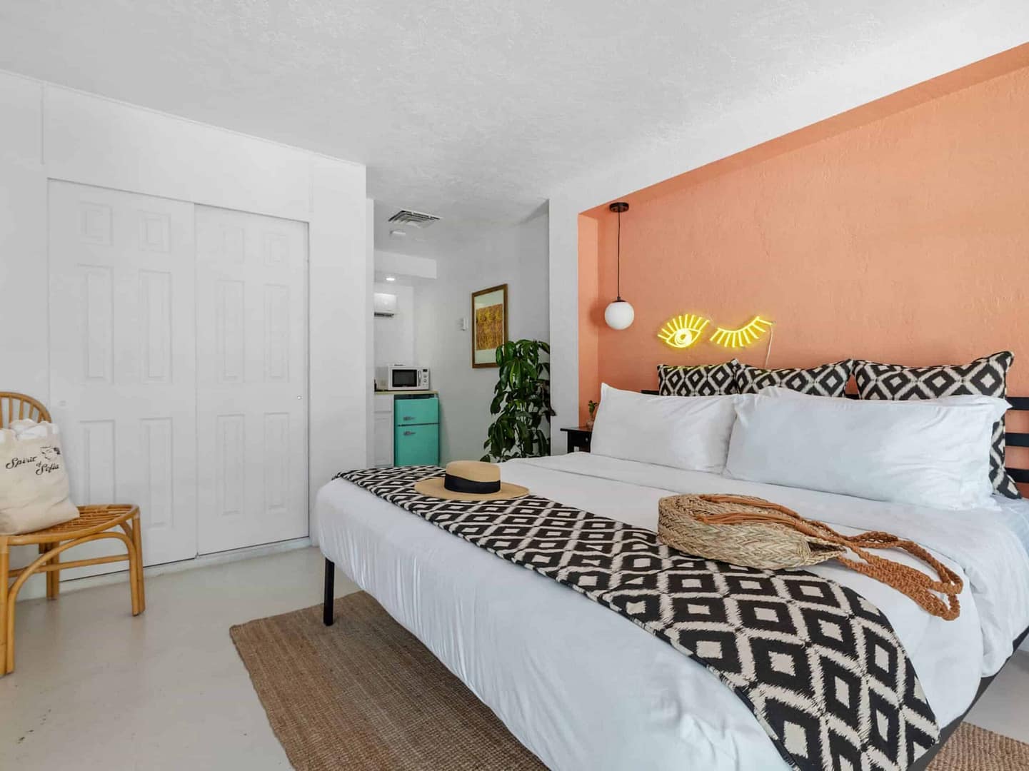 SOS Luxurious designer room