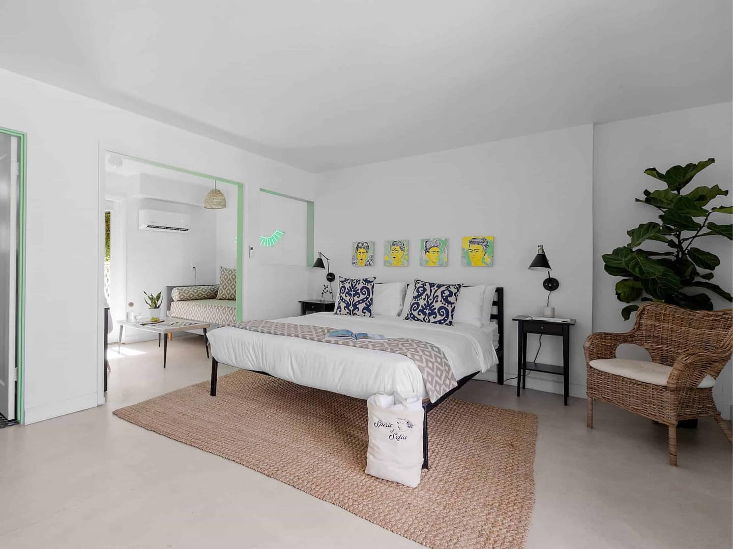 SOS Bright and airy room