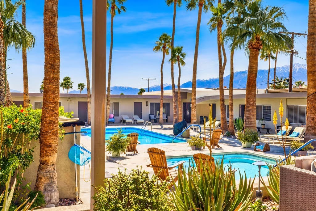 Lido Palms Resort and Spa: Hot Springs Palm Springs Villa Rentals