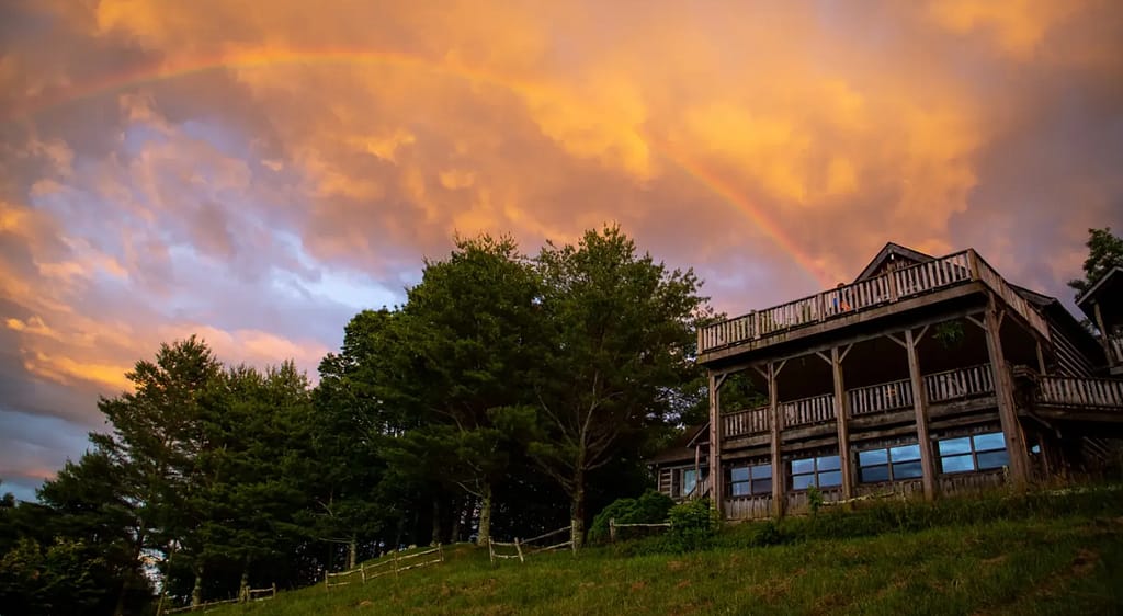 Earthshine Lodge – A Rustic Mountain Retreat in North Carolina