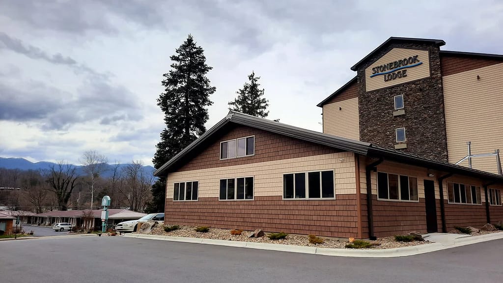 Where to Stay for Tubing in Deep Creek: 10 Best 2026 15 Stonebrook Lodge Bryson City (Best Downtown Budget Option with a Pool)