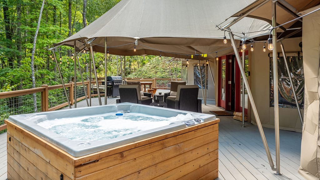 Bryson City for Couples: 12 Romantic Ideas (2026 Guide) 3 Elk Hollow Resort: The Best Place to Stay in Bryson City for Couples