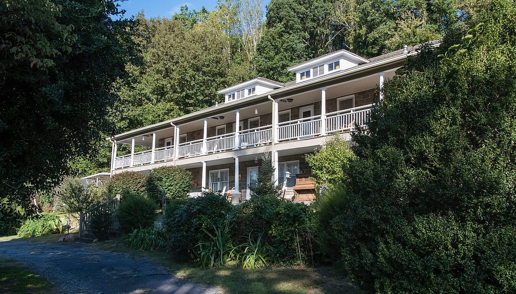 Where to Stay for Tubing in Deep Creek: 10 Best 2026 13 Calhoun House Inn and Suites (Best for Groups and Families)