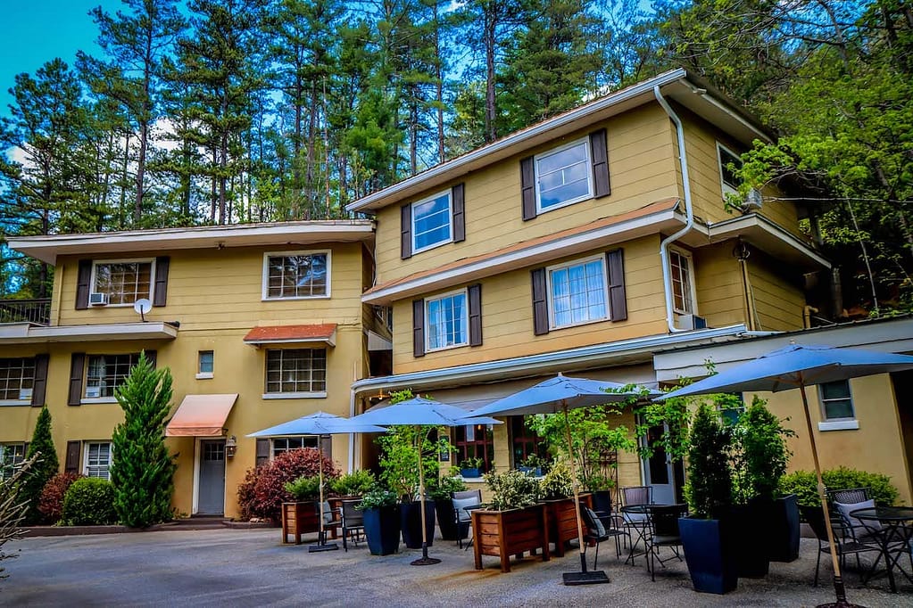 Best Places to Stay Near Deep Creek Trail: 10 Picks 2026 20 Lakeview at Fontana Inn, Bryson City NC (Best for Lakeshore Trail Hikers)