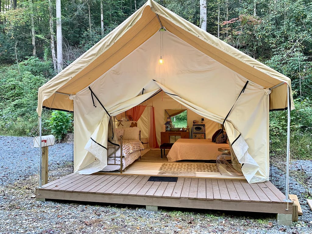 Gorgeous Stays: Romantic Safari Tent for 2 with Hot Tub