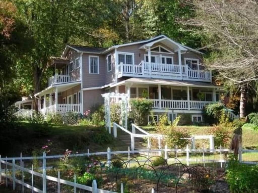 Where to Stay for Tubing in Deep Creek: 10 Best 2026 9 Folkestone Inn (Closest B&B to the Trailhead)