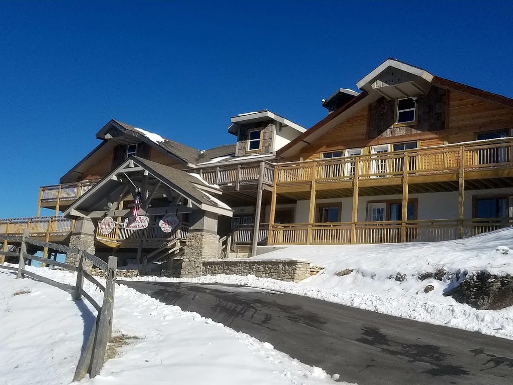 Best Mountain Lodge Stay: Top of the Beech Inn