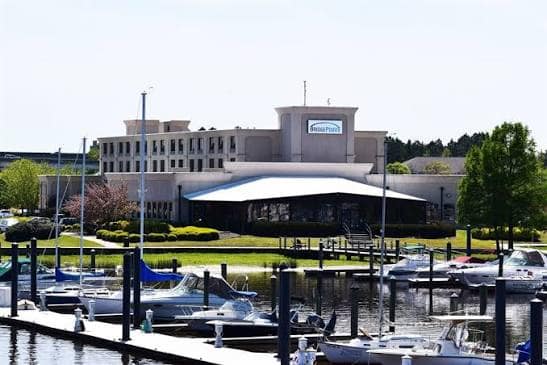 Top Marina Lodging in New Bern: BridgePointe Hotel and Marina