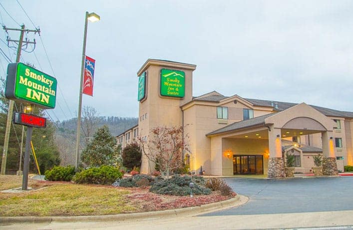 Day Trips From Bryson City NC: 10 Best Epic Drives 2026 6 Best Stay Near Newfound Gap and Kuwohi: Smoky Mountain Inn and Suites