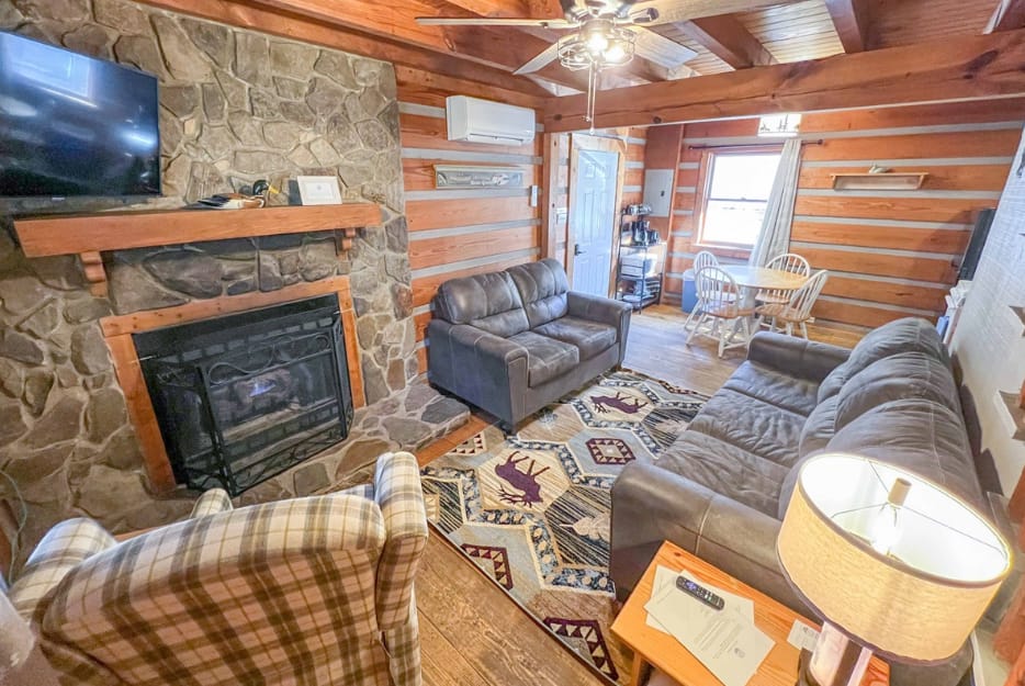 Bluebird Cabins on the Oconaluftee River