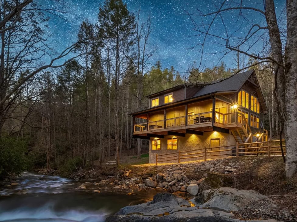 Smoky Woods Lodge – Secluded Cabin Stay Near Cosby